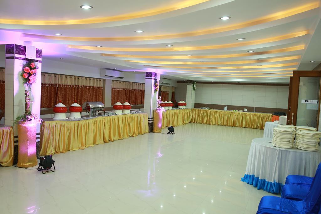 Oyo 13494 Hotel Nakshatra Inn Hyderabad Esterno foto