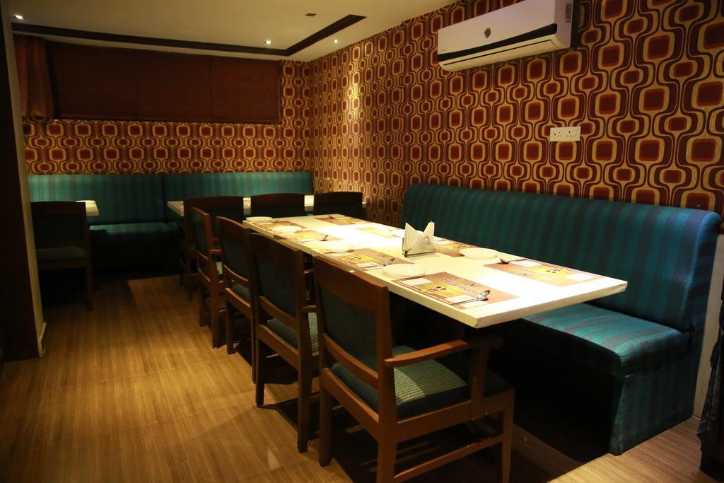 Oyo 13494 Hotel Nakshatra Inn Hyderabad Esterno foto