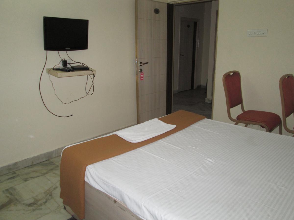 Oyo 13494 Hotel Nakshatra Inn Hyderabad Esterno foto