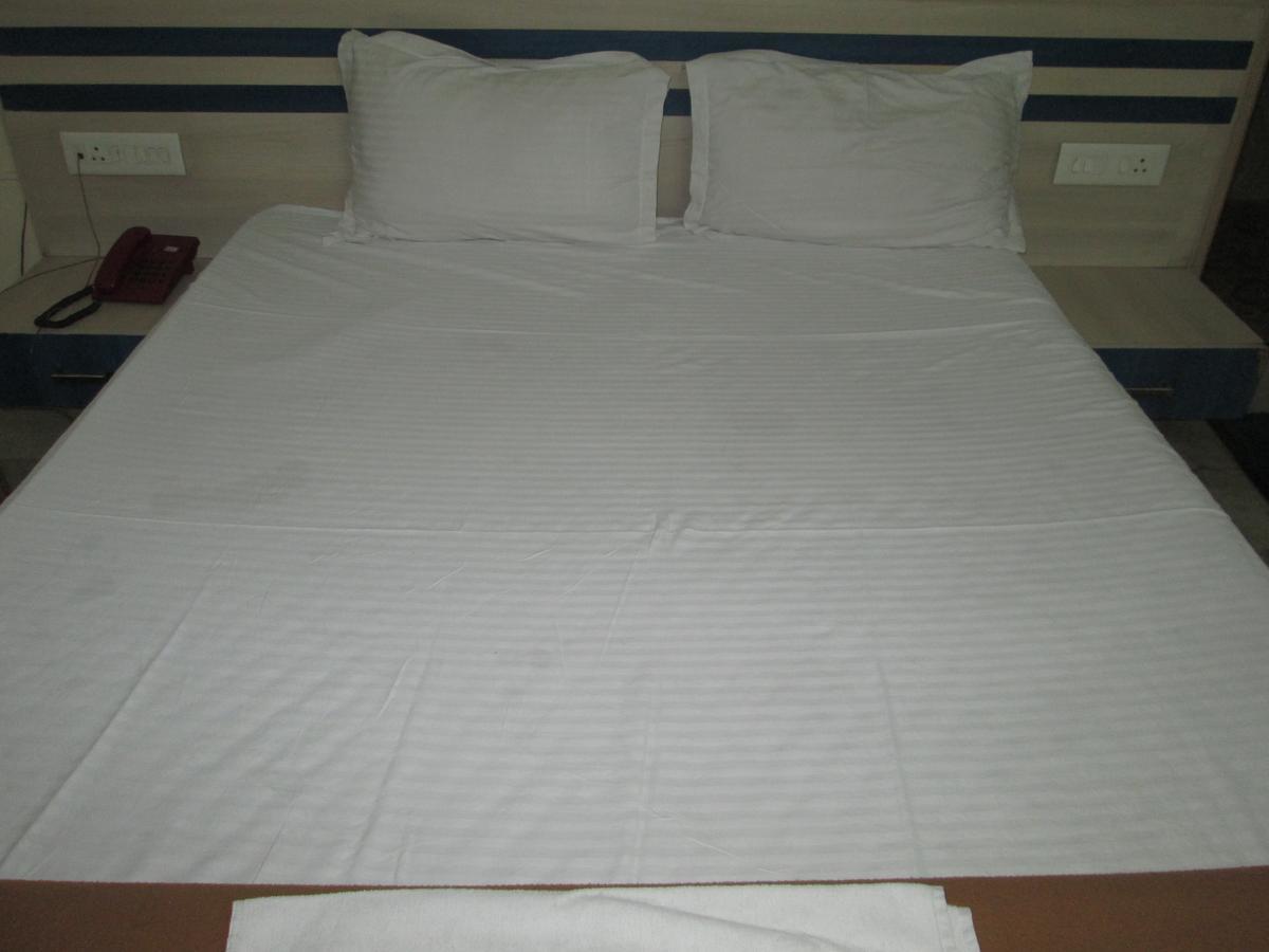 Oyo 13494 Hotel Nakshatra Inn Hyderabad Esterno foto