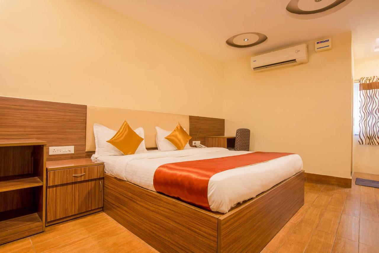 Oyo 13494 Hotel Nakshatra Inn Hyderabad Esterno foto
