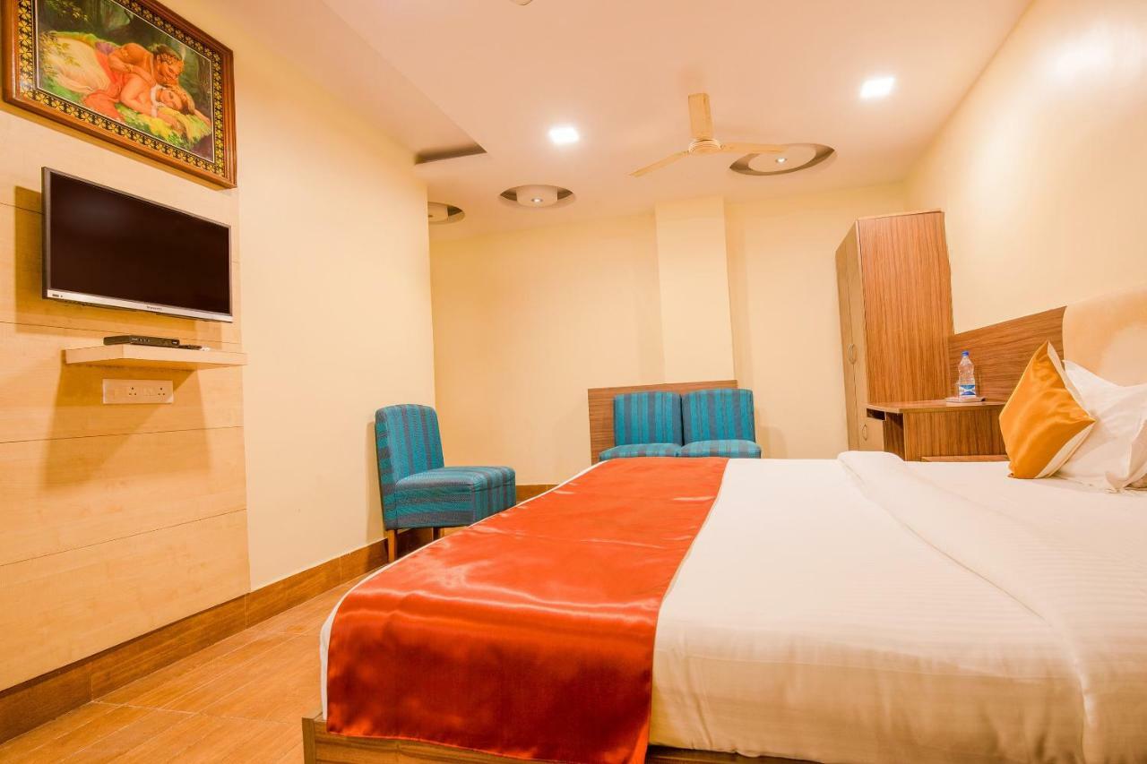 Oyo 13494 Hotel Nakshatra Inn Hyderabad Esterno foto
